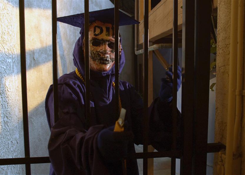 la-et-mn-capsule-most-likely-to-die-review-20160510-snap